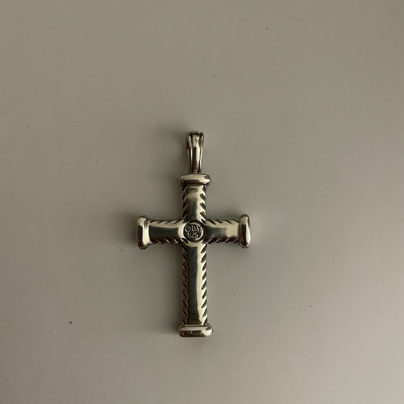 DAVID YURMAN CHEVRON CROSS PENDANT WITH PAVÉ BLACK DIAMONDS - Picture 3 of 6